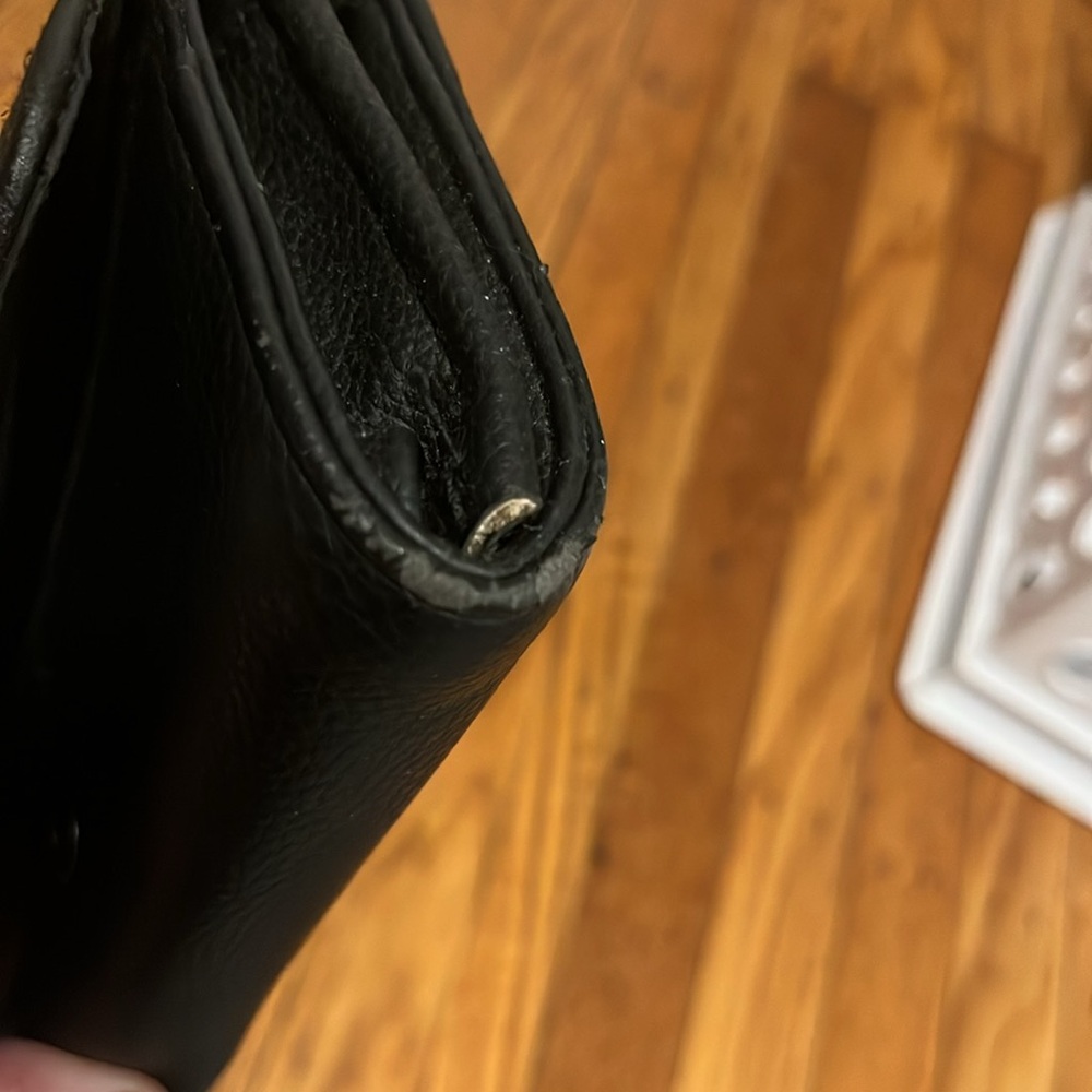 Kenneth Cole Wallet - Picture 4 of 8
